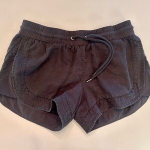 EUC - ATHLETA Beachside Bali Black Linen Shorts - Size 2 - Cute!  🖤